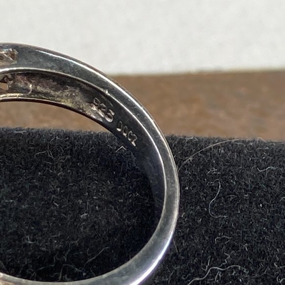 Striking HVE pink CZ and small CZ gems in sterling silver setting ring - Picture 12 of 12